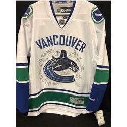 VANCOUVER CANUCKS HOCKEY JERSEY SIGNED BY 25 ( BOESER, HORVAT, SEDINS)