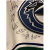 Image 4 : VANCOUVER CANUCKS HOCKEY JERSEY SIGNED BY 25 ( BOESER, HORVAT, SEDINS)