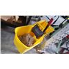 Image 2 : RUBBERMAID MOP BUCKET W/RINGER