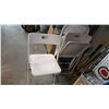 Image 2 : 3 FOLDING CHAIRS
