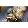 Image 2 : TOTE OF CABINET HARDWARE