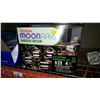 Image 2 : MOON RAYS SOLAR LIGHTS AND RACQUETS