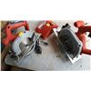 Image 2 : 2 MILWAUKEE CIRCULAR SAWS AND CHARGER TESTED AND WORKING