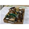 Image 1 : TRAY OF METALWARE AND VINTAGE ITEMS