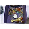 Image 2 : TRAY OF KEYS BOWL AND TOYS