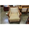 Image 2 : WOOD FRAMED OVERSIZED CHAIR