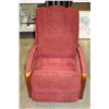 Image 2 : RED LAZYBOY UPHOLSTERED BENTWOOD ELECTRIC RECLINER