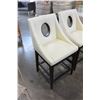 Image 3 : 2 WHITE LEATHER PORTHOLE CHAIRS
