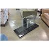 Image 3 : 3 TIER GLASS ENTERTAINMENT STAND