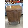 Image 2 : WULNUT CUPBOARD