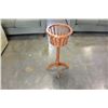 Image 2 : OAK PLANTER STAND