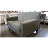 Image 7 : GREEN UPHOLSTERED SOFA AND LOVESEAT