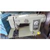 Image 2 : METAL SEWING MACHINE AND SEWING BOX
