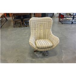 RETRO UPHOLSTERED SWIVEL CHAIR