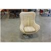 Image 1 : RETRO UPHOLSTERED SWIVEL CHAIR