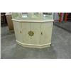 Image 2 : 2 PIECE EASTERN WHITE LAQUER CHINA CABINET