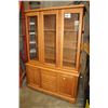 Image 2 : 2 PIECE OAK CHINA CABINET