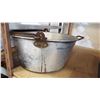 Image 2 : METAL BUCKET