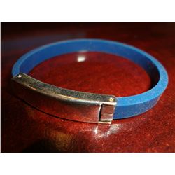 Ladies blue rubber blaclet with engravable plate