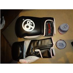 Boxing gloves with wrist wraps