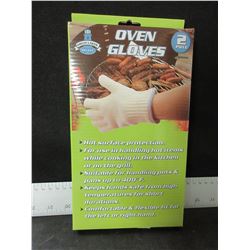 New Pair of Oven Gloves / Excellent for BBQ or Camping