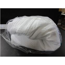 White Blanket / unknown size at least a queen