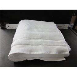 New Hammacher Schlemmer  White Towel 27 x 54 Very heavy Turkish Cotton
