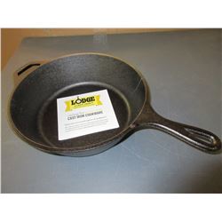 New Lodge Cast Iron Skillet 3 quart Pan