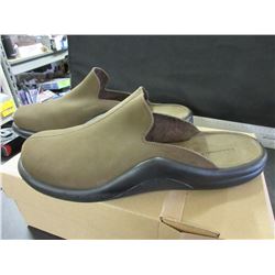 New mens Hammacher Schlemmer casual slip-on size 9 / Made in Portugal