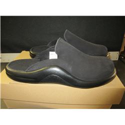 New Women's Hammacher Schlemmer slip on / black size 7.5-8