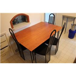 Dining Room Table w/Chairs (4) (54” x 35”)