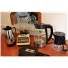 Image 3 : Lot of Kitchenware (Tea Pot, Blender, Etc)