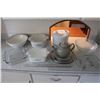 Image 1 : Lot of Kitchenware (Tea Pot, Casserole Dishes, Etc)