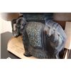 Image 4 : NIB Elephant Decorative Pedestal