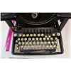Image 2 : Vintage Remington Typewriter