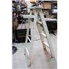Image 2 : 4 Step Wooden Ladder (44.5")