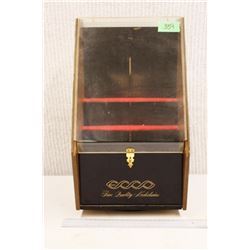 "Fine Quality Neckchains" Display