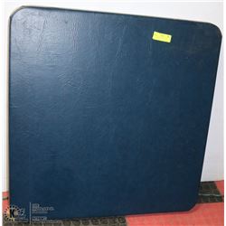 PORTABLE CARD TABLE WITH FOLDING LEGS