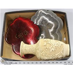 2 METAL CROSS WIND SPINNERS WITH DECORATIVE VASE