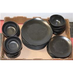 SET OF 12 DINNER PLATES, SALAD PLATES & BOWLS