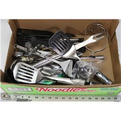 LOT OF KITCHEN  ACCESSORIES AND WINE AERATOR