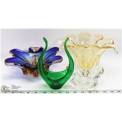 BOX OF ART GLASS BOWLS