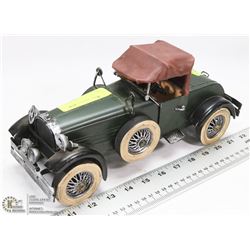 DECORATIVE METAL CAR