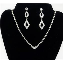 16 - VINTAGE CLEAR RHINESTONE