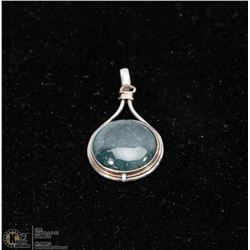 STERLING PENDANT WITH LARGE LABRADORITE STONE.