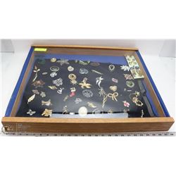 DISPLAY CASE W LARGE LOT OF WOMENS BROOCHES AND