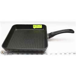 STARFRIT 10" CAST ALUMINUM SQUARE FRY PAN