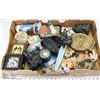 Image 1 : LARGE LOT OF MISCELLANEOUS COLLECTIBLE ITEMS