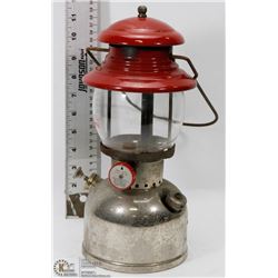 VINTAGE COLEMAN LANTERN