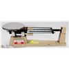 Image 1 : TRIPLE BEAM BALANCE SCALE 2610 GRAMS(5LBS 2OZ)